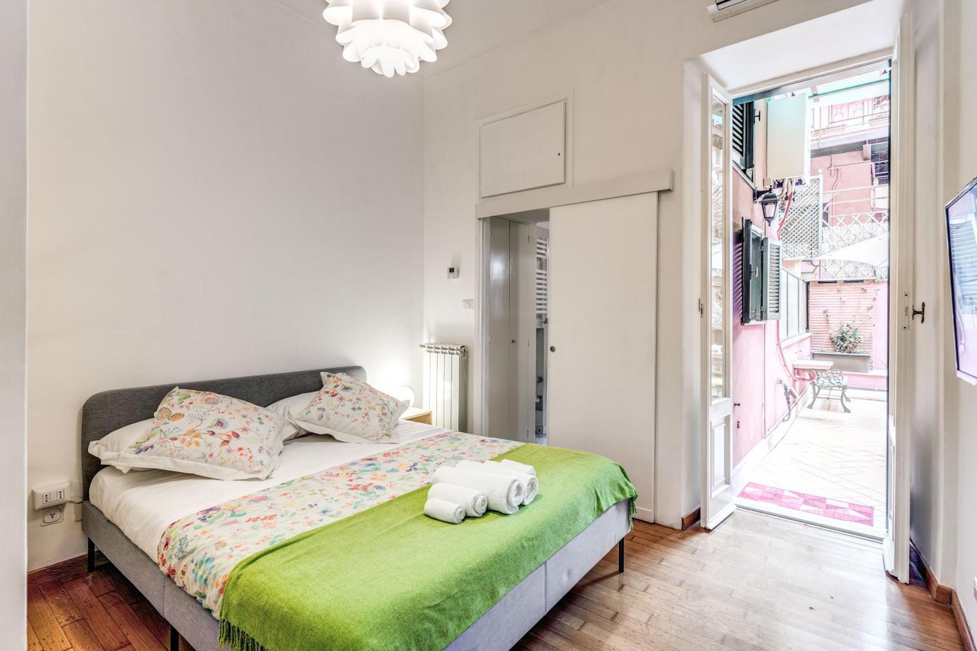 Elegant Apartment Behind The Colosseum Roma Exterior foto