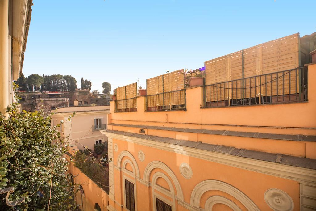 Elegant Apartment Behind The Colosseum Roma Exterior foto