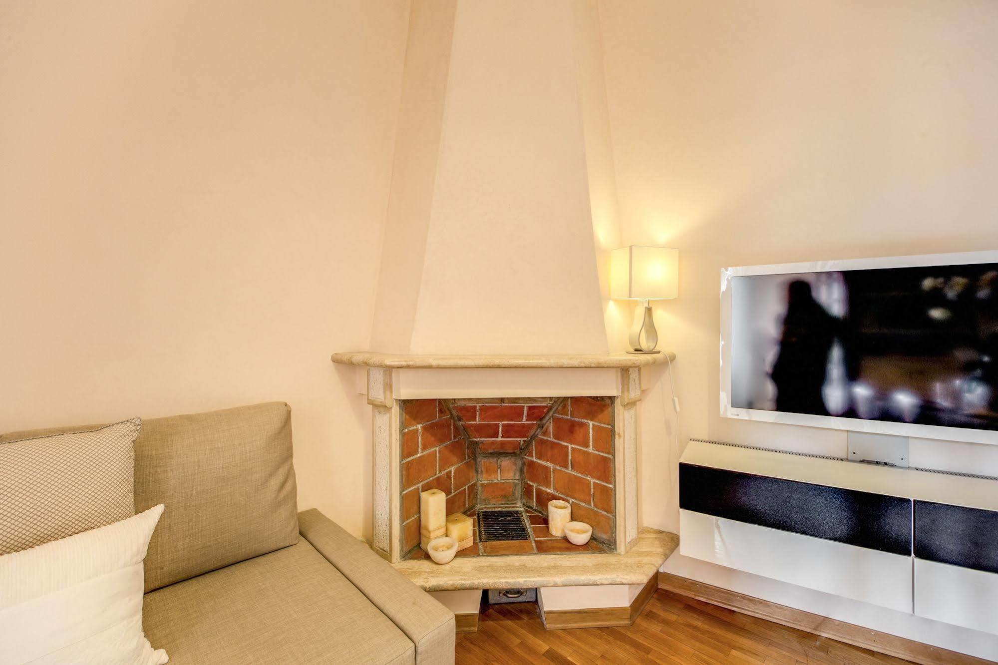 Elegant Apartment Behind The Colosseum Roma Exterior foto