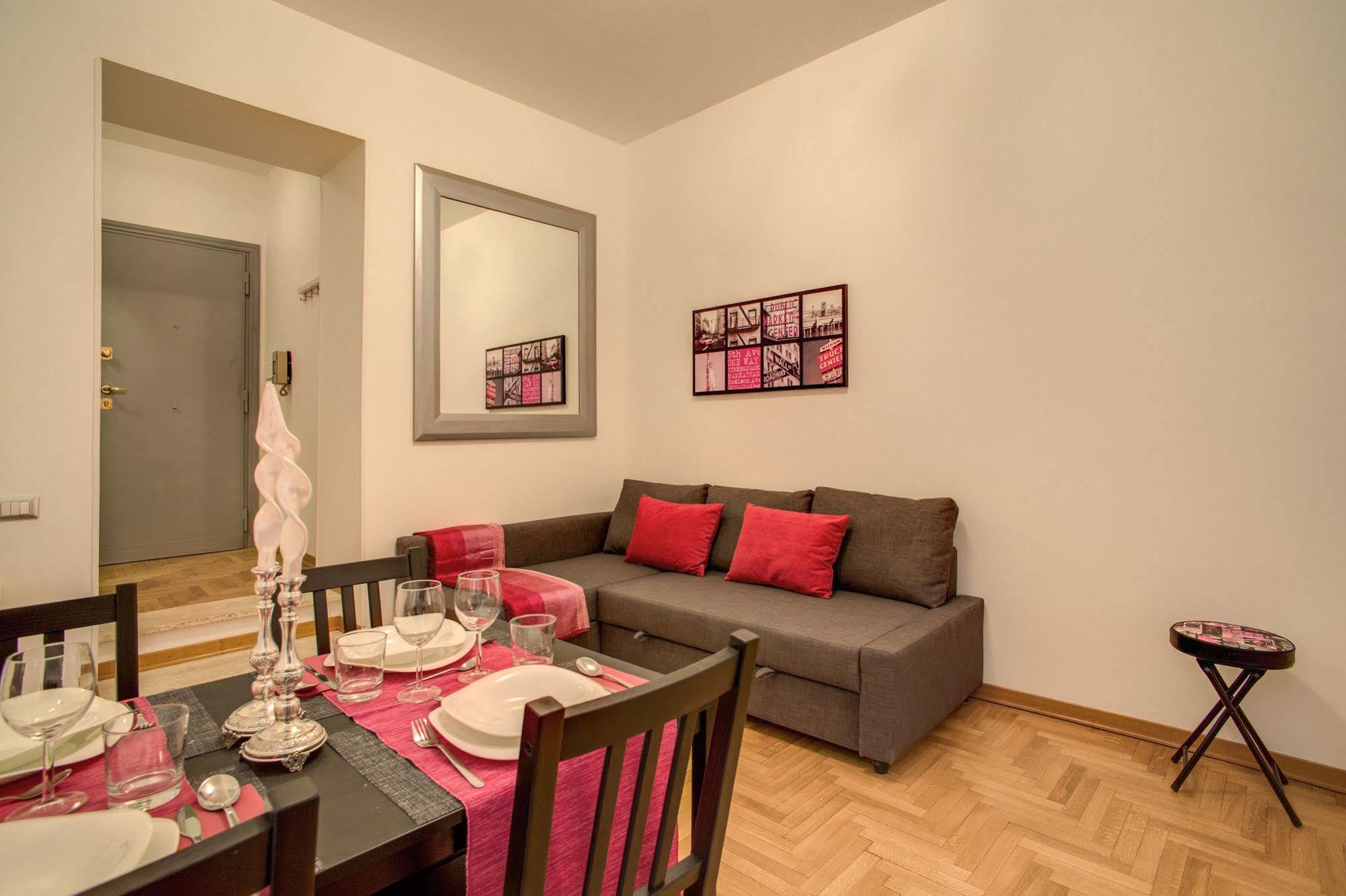 Elegant Apartment Behind The Colosseum Roma Exterior foto