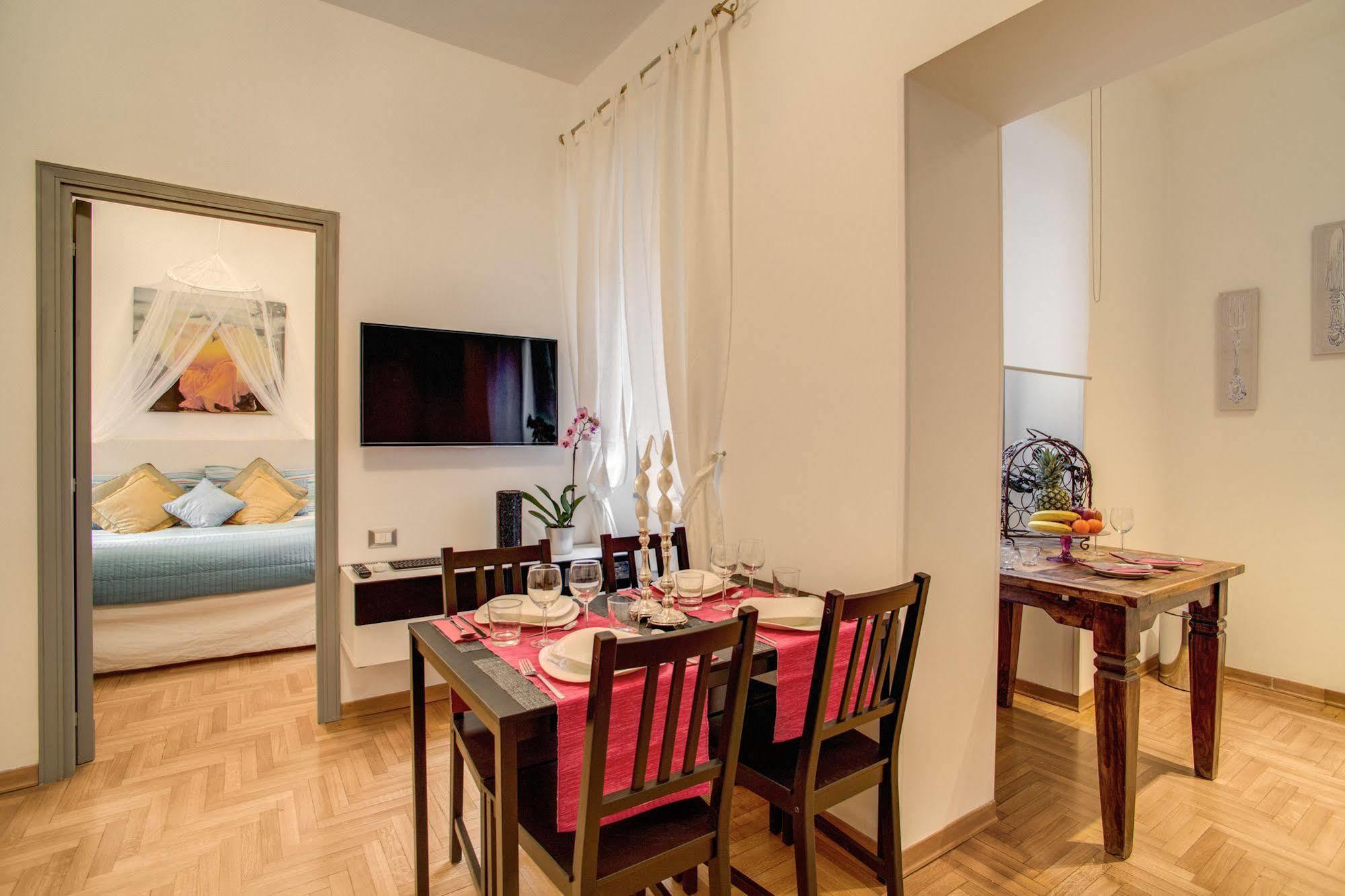 Elegant Apartment Behind The Colosseum Roma Exterior foto